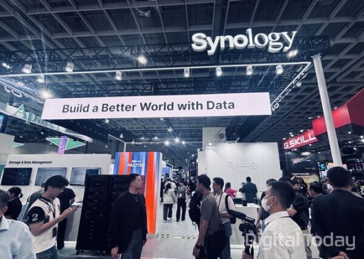 시놀로지가 대만 컴퓨텍스 2025에서 엔터프라이즈 시장을 겨냥한 B2B 데이터 솔루션을 대거 공개했다. [사진: 석대건 기자]