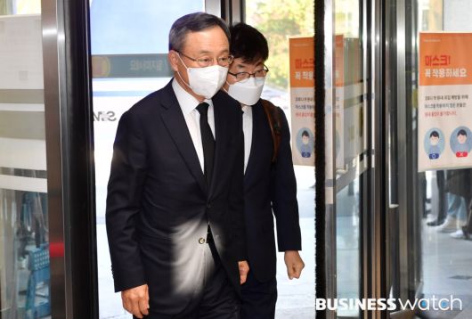 황창규 전 KT회장이 26일 오전 서울 강남구 삼성서울병원 장례식장에 마련된 고 이건희 삼성그룹 회장의 빈소 조문을 하고 있다. /이명근 기자 qwe123@