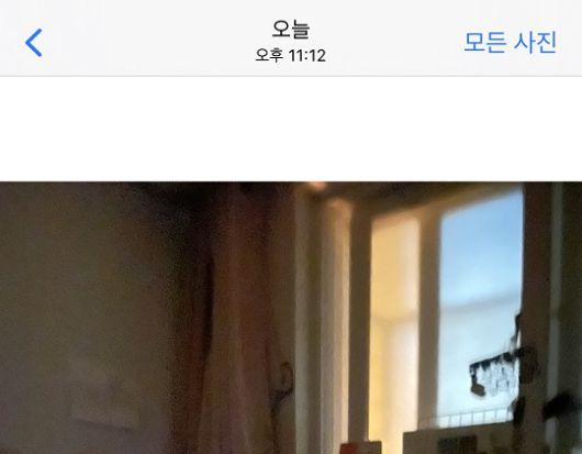 밤 11시, 실내가 한치 앞도 보이지 않을 정도로 어둡게 한 상태에서 아이폰12 프로로 창밖을 찍어보았다. 야간 모드라 화질은 다소 떨어지지만 밖은 대낮처럼 환해보인다. /사진=백유진 기자