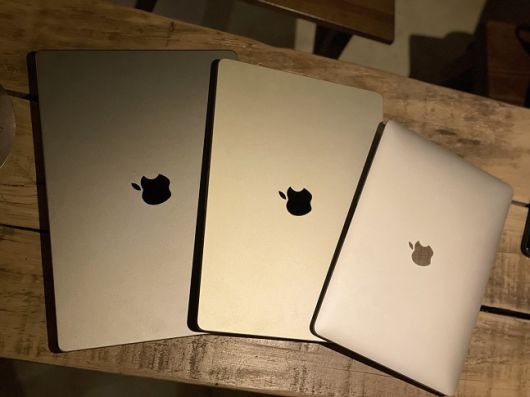 (왼쪽부터) 2021년형 16인치 맥북 프로, 신제품 15인치 맥북 에어, 2021년형 맥북 에어./사진=백유진 기자 byj@