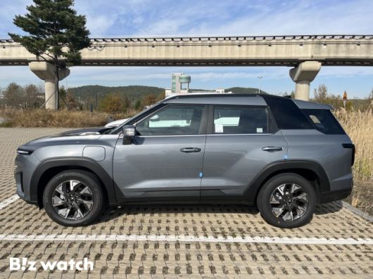 토레스 EVX 측면. 각진 형태의 휠아치 가니쉬로 역동성을 나타냈다./사진=정민주기자