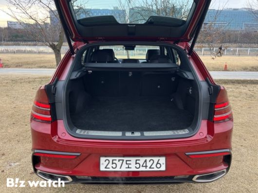 GV80 쿠페 트렁크는 비교적 넓은 공간감을 자랑한다./사진=정민주기자