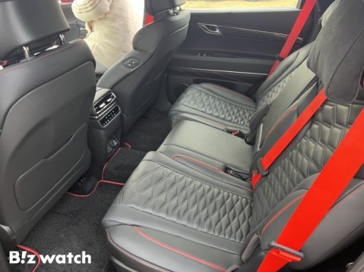 GV80 쿠페 2열. GV80 쿠페는 ▲엔진룸, 샤시 등 레이아웃 최적화 ▲후석 리클라이닝 기능 적용 등으로 경쟁력 있는 실내 거주 공간을 확보했다./사진=정민주기자