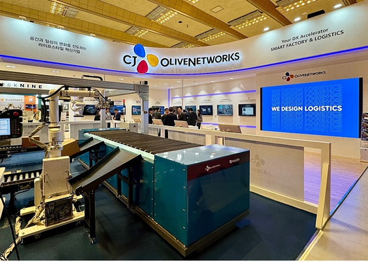 CJ올리브네트웍스는 지난달 27일 열린 '2024 스마트 공장·자동화 산업전'에서 CJ대한통운의 로이스 파슬 시스템 구축 사례를 소개하며 물류 분야 IT 기술력을 선보이기도 했다./사진=CJ올리브네트웍스 제공