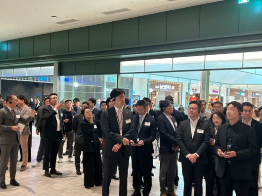 신동빈 회장의 장남인 신유열(가운데) 롯데그룹 미래성장실장/사진=김아름 기자 armijjang@