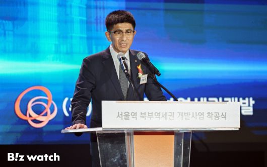 김승모 한화 건설부문 대표이사 등 내빈이 12일 서울역 북부역세권 복합개발사업 착공식에 참석해 축사하고 있다./사진=이명근 기자 qwe123@