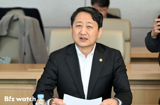 안덕근 산업통상자원부 장관이 13일 오전 서울 포스코센터에서 개최된 '미국 관세 대응 철강업계 간담회'에 참석해 모두발언을 하고 있다./사진=이명근 기자 qwe123@