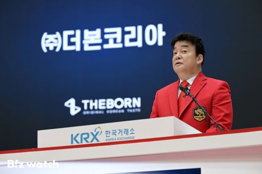 백종원 더본코리아 대표가 서울 영등포구 여의도 한국거래소에서 열린 더본코리아 유가증권시장 신규 상장기념식에서 소감을 밝히고 있다./사진=이명근 기자 qwe123@