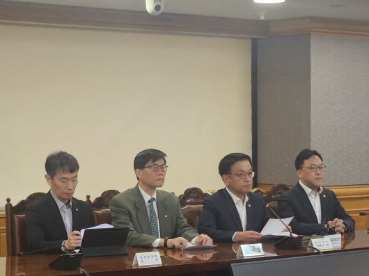 최상목 경제부총리 겸 기획재정부 장관은 3일 은행회관에서 거시경제 금융 현안 간담회를 개최했다. 왼쪽부터 이복현 금융감독원장, 이창용 한국은행 총재, 최상목 부총리, 김병환 금융위원장. 사진=이하은 기자 @haeunlee