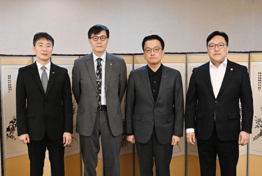 최상목 경제부총리 겸 기획재정부 장관은 11일 은행회관에서 '거시경제 금융현안 간담회'를 개최했다. 왼쪽부터 이복현 금융감독원장, 이창용 한국은행 총재, 최상목 부총리, 김병환 금융위원장.