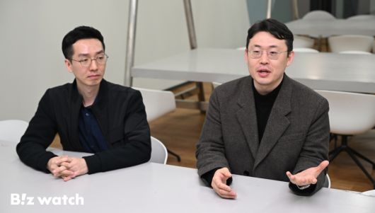 배영준 W컨셉 검색&데이터 개발팀장(왼쪽)과 김현구 W컨셉 Biz Dev.팀장. /사진=이명근 기자 qwe123@