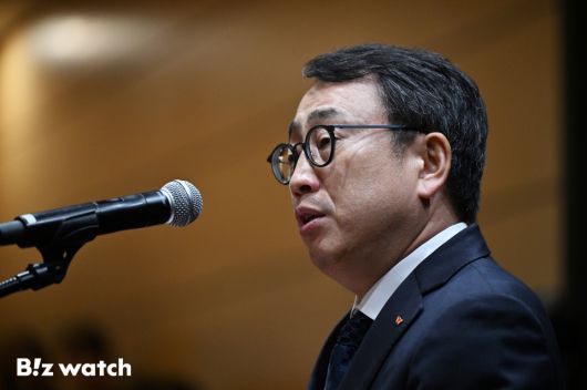 유영상 SK텔레콤 대표이사가 25일 서울 중구 SKT타워에서 SK텔레콤 이용자 유심(USIM) 정보가 해커 공격으로 유출된 것과 관련해 대응방안을 발표하고 있다./사진=이명근 기자 qwe123@