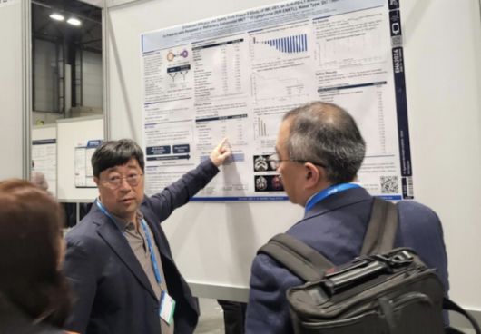 임상시험 책임자인 김원석 삼성서울병원 교수가 지난해 스페인 마드리드에서 열린 유럽혈액암종양학회에서 NK-T세포 림프종 환자 대상 IMC-001의 임상 2상 결과를 설명하고 있다./사진=이뮨온시아