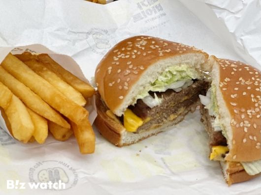 노브랜드 버거 신메뉴 'NBB어메이징 더블'. / 사진=정혜인 기자 hij@