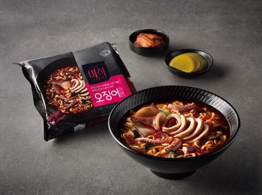 더 미식 '오징어라면'./사진=하림산업 제공