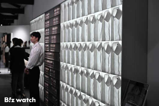 CJ온스타일이 16일 서울 성수동에서 글로벌 패션계의 전설로 불리는 칼 라거펠트(Karl Lagerfeld)의 팝업스토어를 열고 있다./사진=이명근 기자 qwe123@