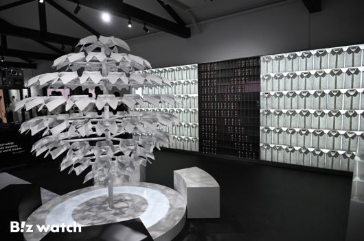 CJ온스타일이 16일 서울 성수동에서 글로벌 패션계의 전설로 불리는 칼 라거펠트(Karl Lagerfeld)의 팝업스토어를 열고 있다./사진=이명근 기자 qwe123@