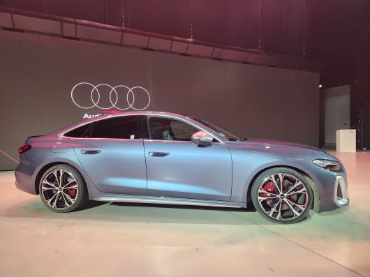 '더 뉴 아우디 A5 프리뷰'에서 공개된 더뉴 A5 S5 측면./사진=도다솔 기자