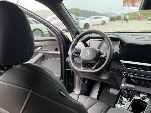 그랑 콜레오스 에스프리 알핀 누아르 내부./사진=백유진 기자 byj@