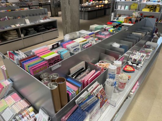 29cm가 이구홈 성수 '그리팅 라운지' 존에서 판매하는 상품들./사진=윤서영 기자 sy@