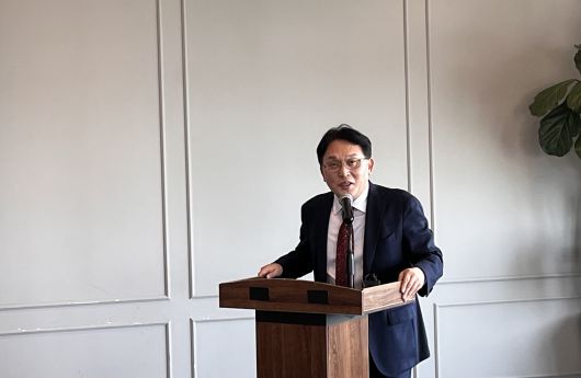 배성환 뉴엔AI 대표이사가 18일 서울 여의도 CCMM에서 열린 기업공개(IPO) 기자간담회에서 회사를 소개하고 있다./사진=김보라 기자