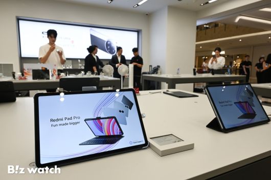 샤오미코리아가 25일 오전 서울 여의도 IFC몰 여의도점에 첫 공식 오프라인 매장 '샤오미 스토어'를 프리오픈하고 있다./사진=이명근 기자 qwe123@