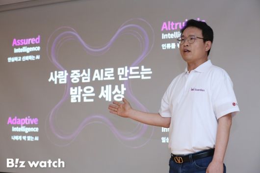 전병기 LG유플러스 AX기술그룹장(전무)이 26일 열린 기자 간담회에서 4A 전략에 대해 소개하고 있다./사진=LG유플러스 제공