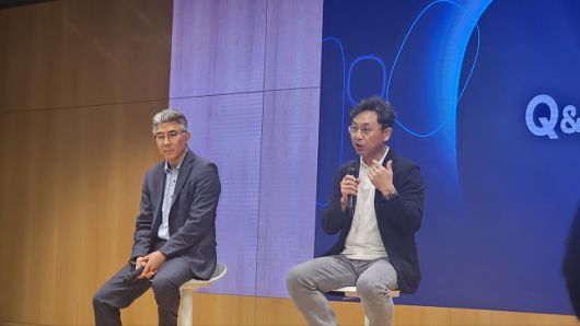 26일 서울 송파구 삼성SDS 잠실캠퍼스에서 열린 미디어데이에서 이호준 클라우드서비스사업부장(왼쪽), 송해구 솔루션사업부장(오른쪽)이 기자들의 질문에 답하고 있다. /사진=비즈워치