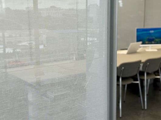 제네시스 청주의 상담 공간인 '브랜드 큐브'. 한지 소재가 더해져 한국적인 미학을 드러낸다./사진=백유진 기자 byj@