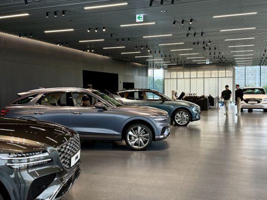 제네시스 청주 3층 세단 차량 쇼룸./사진=백유진 기자 byj@