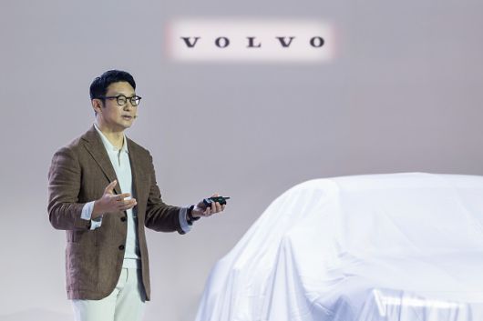 이윤모 볼보자동차코리아 대표가 2일 서울 광진구 그랜드 워커힐 서울에서 신차 공개 행사에서 발표하고 있다./사진=볼보자동차코리아