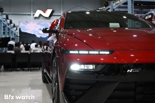 현대차 고성능 브랜드 N이 10일 오전 경기도 의왕시 N 아카이브에서 '아이오닉 6 N 라인 (IONIQ 6 N LINE, 아이오닉 식스 엔 라인)'을 세계 최초로 공개하고 있다./사진=이명근 기자 qwe123@