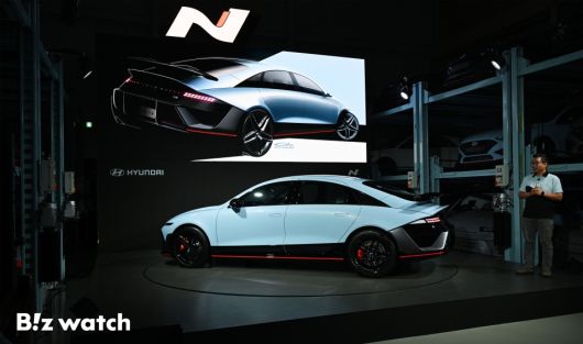 현대차 고성능 브랜드 N이 10일 오전 경기도 의왕시 N 아카이브에서 '아이오닉 6 N(IONIQ 6 N, 아이오닉 식스 엔)'을 세계 최초로 공개하고 있다./사진=이명근 기자 qwe123@