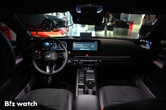 현대차 고성능 브랜드 N이 10일 오전 경기도 의왕시 N 아카이브에서 '아이오닉 6 N 라인 (IONIQ 6 N LINE, 아이오닉 식스 엔 라인)'을 세계 최초로 공개하고 있다./사진=이명근 기자 qwe123@