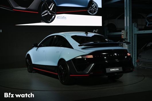 현대차 고성능 브랜드 N이 10일 오전 경기도 의왕시 N 아카이브에서 '아이오닉 6 N(IONIQ 6 N, 아이오닉 식스 엔)'을 세계 최초로 공개하고 있다./사진=이명근 기자 qwe123@