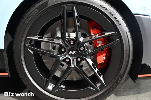 현대차 고성능 브랜드 N이 10일 오전 경기도 의왕시 N 아카이브에서 '아이오닉 6 N(IONIQ 6 N, 아이오닉 식스 엔)'을 세계 최초로 공개하고 있다./사진=이명근 기자 qwe123@