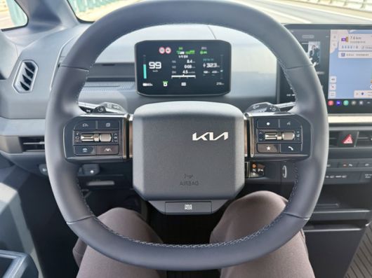 기아 PV5 패신저 모델 운전석./사진=백유진 기자 byj@