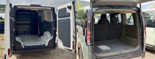 기아 PV5 패신저 모델 트렁크(왼쪽), 카고 모델 적재공간(오른쪽)./사진=백유진 기자 byj@