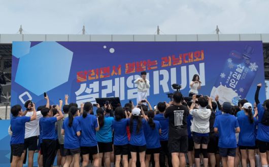 충주 지씨의 공연을 즐기는 사람들/사진=김다이 기자 @neverdie