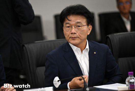 박상진 한국산업은행 회장이 19일 서울 영등포구 중소기업중앙회에서 열린 생산적 금융의 추진과제를 구체화하기 위한 '제1차 생산적 금융 대전환 회의'에 참석하고 있다./사진=이명근 기자 qwe123@