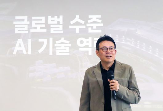 지난 27일 이상준 네이버클라우드 CIO가 각 세종에서 네이버클라우드의 AI 기술 역량에 대해 설명하고 있다./사진=네이버클라우드 제공