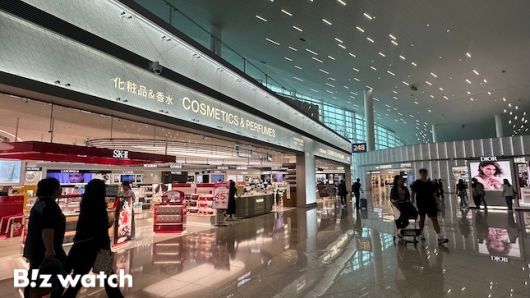 신세계면세점이 인천국제공항 T2에서 운영 중인 화장품·향수 매장. / 사진=정혜인 기자 hij@