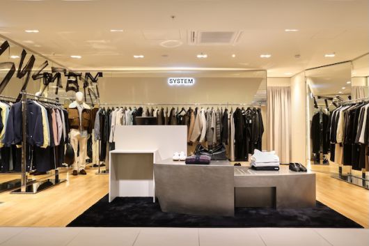 프랑스 갤러리 라파예트 백화점 파리 오스만 본점 남성관 2층에 문을 연 시스템옴므 정규 매장. / 사진=현대백화점그룹