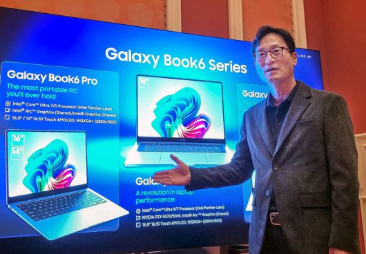 이민철 삼성전자 갤럭시 에코비즈 팀장(부사장)이 지난 4일(현지시각) CES 2026에서 갤럭시 북6 시리즈를 소개하고 있다./사진=삼성전자