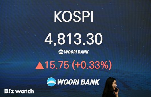 코스피가 사상 처음으로 4800선을 돌파했다. 16일 서울 중구 우리은행 딜링룸 증시 전광판에 코스피 지수가 표시되고 있다./사진=이명근 기자 qwe123@