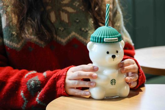 스타벅스의 베어리스타콜드컵/사진=스타벅스