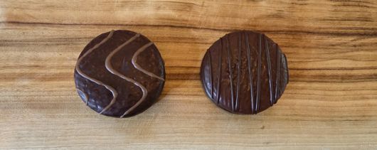 롯데웰푸드의 몽쉘(왼쪽)과 오리온 쉘위(오른쪽)/사진=김아름 기자 armijjang@