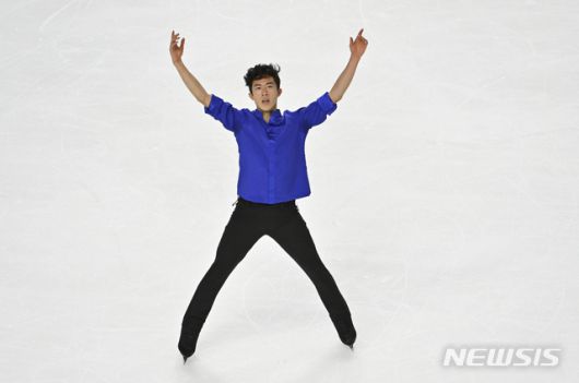 [라스베이거스=AP/뉴시스] 네이선 첸이 25일(한국시간) 미국 네바다주 라스베이거스의 올리언스 아레나에서 열린 2020~2021 국제빙상경기연맹(ISU) 피겨 시니어 그랑프리 1차 대회 '2020 개런티드 레이트 스케이트 아메리카' 남자 싱글 프리스케이팅에서 연기를 펼치고 있다. 2020.10.25