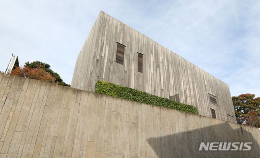 [서울=뉴시스] 박미소 기자 = 서울 용산구 한남동 소재 고 이건희 전 삼성 회장의 자택 모습. 지난 7월 강나연 태화홀딩스 회장에게 228억원에 매각됐다. 2020.10.25.  misocamera@newsis.com