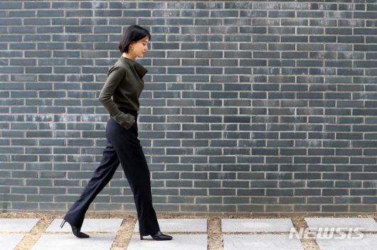 [서울=뉴시스]박진희 기자 = 배우 임세미가 5일 오후 서울 중구 남산스퀘어에서 뉴시스와 인터뷰를 마치고 사진 촬영을 하고 있다. 2021.02.05. pak7130@newsis.com